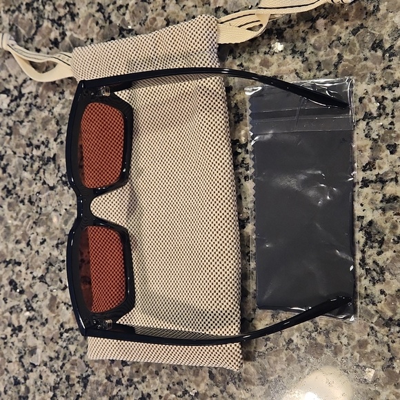 Sunglasses - Picture 3 of 5